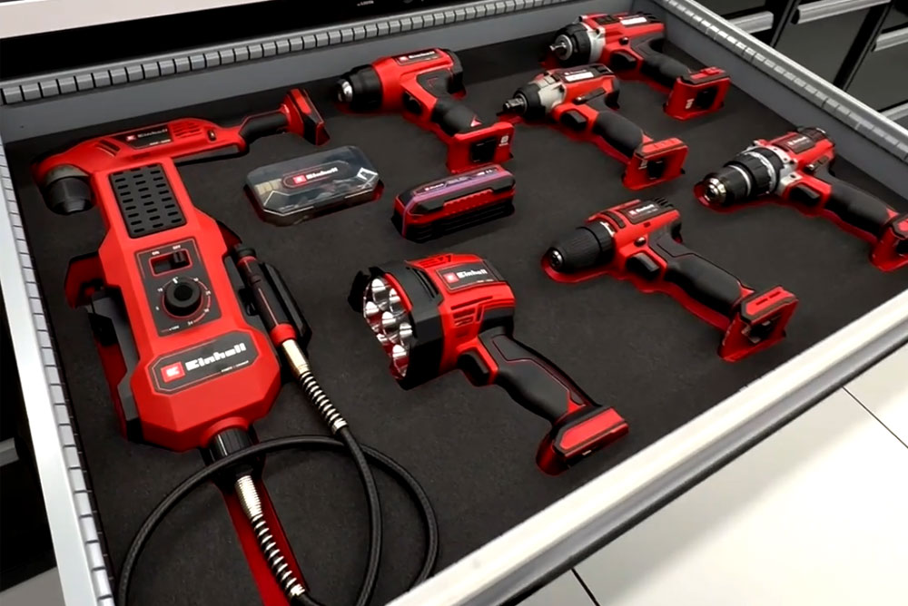 Skuffen er velorganiseret med forskellige batteridrevne værktøjer fra Einhell.
